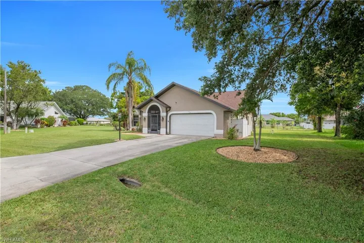 538 Whispering Wind Bend, Lehigh Acres, Florida 33974