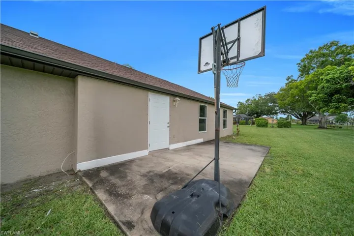 538 Whispering Wind Bend, Lehigh Acres, Florida 33974
