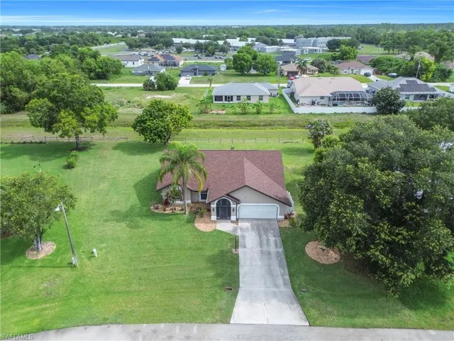 538 Whispering Wind Bend, Lehigh Acres, Florida 33974