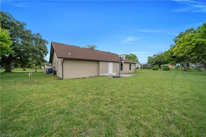 538 Whispering Wind Bend, Lehigh Acres, Florida 33974