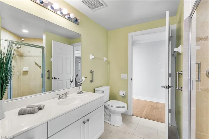 Master Bathroom 2 with separate door for guests' entrance through the hallway