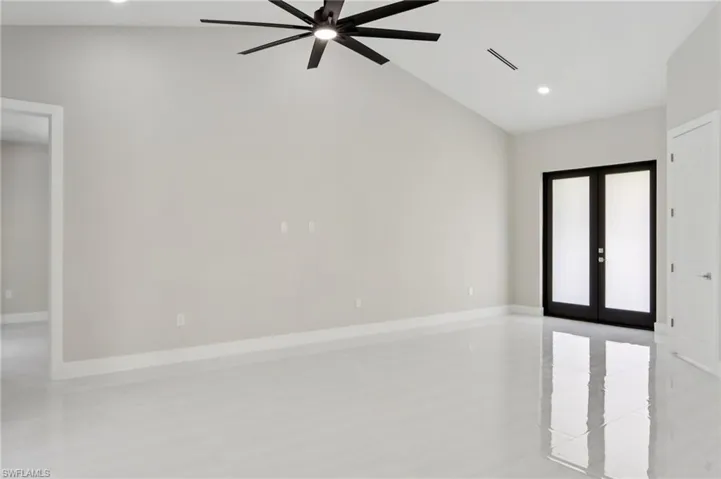 2933 SE Santa Barbara  PL, Cape Coral, FL 33904