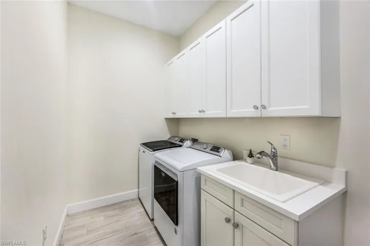 6367  Negril Isle  DR, Naples, FL 34113