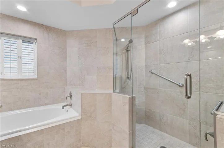 7120 Timberland Cir 101, Naples, Florida 34109