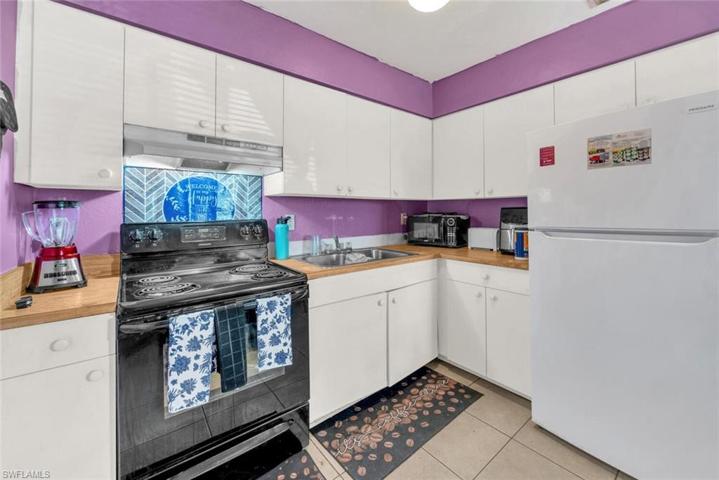 Apt 1 Kitchen