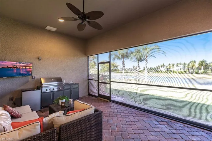 Sunroom with ceiling fan