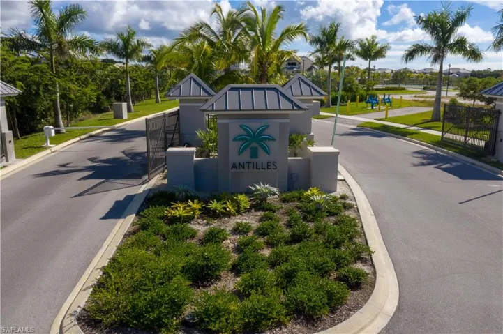 163  Indies E DR, Naples, FL 34114