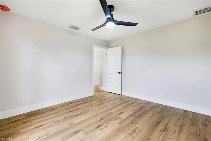 Unfurnished room featuring light wood-style flooring and a ceiling fan