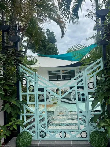 Gate