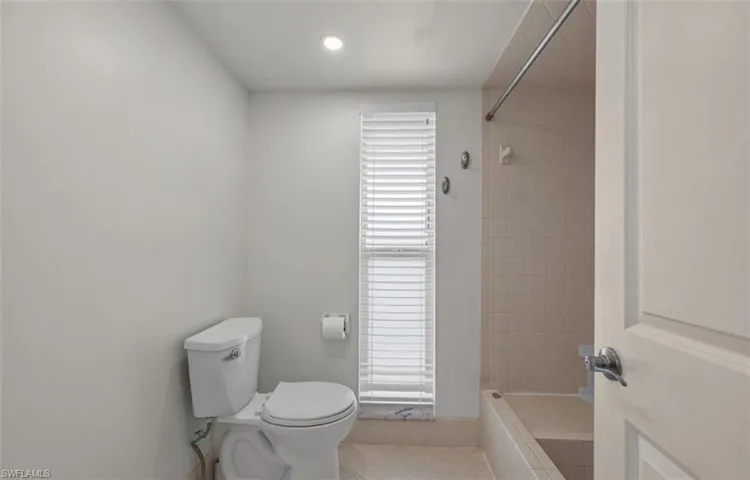 195 Peppermint Ln 2, Naples, Florida 34112