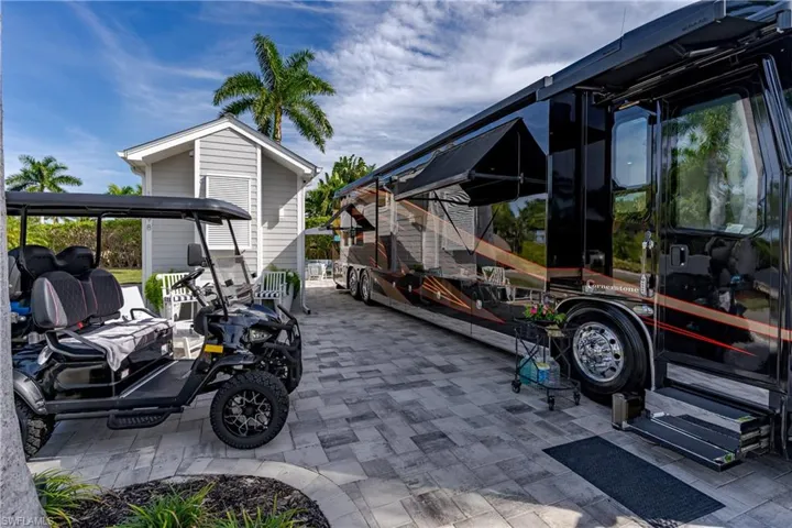 13598 Snapper Ln, Naples, Florida 34114