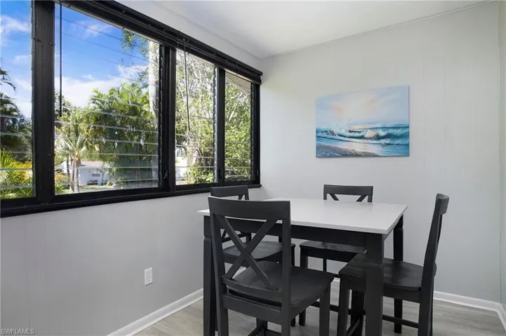 Flex/Multipurpose room with windows surrounding