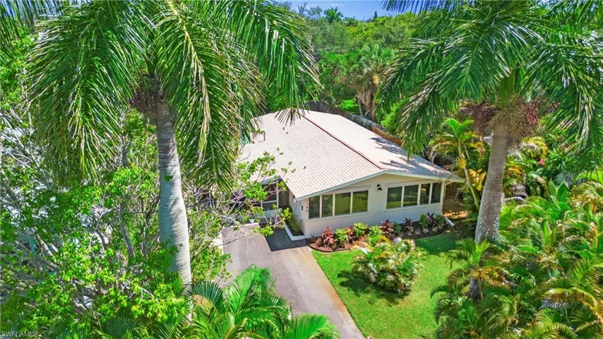 Birds eye view of property