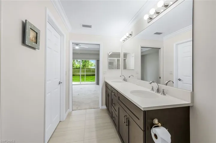 1137 Winding Pines Cir 106, Cape Coral, Florida 33909