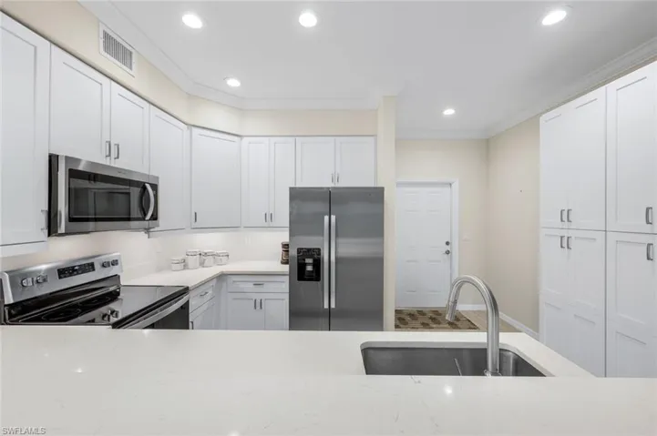 1137 Winding Pines Cir 106, Cape Coral, Florida 33909