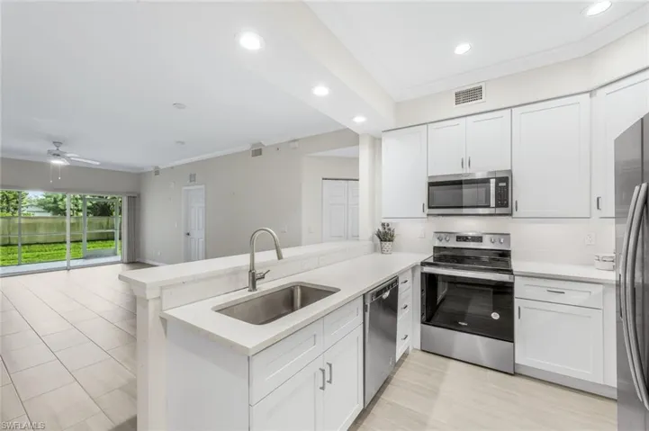 1137 Winding Pines Cir 106, Cape Coral, Florida 33909