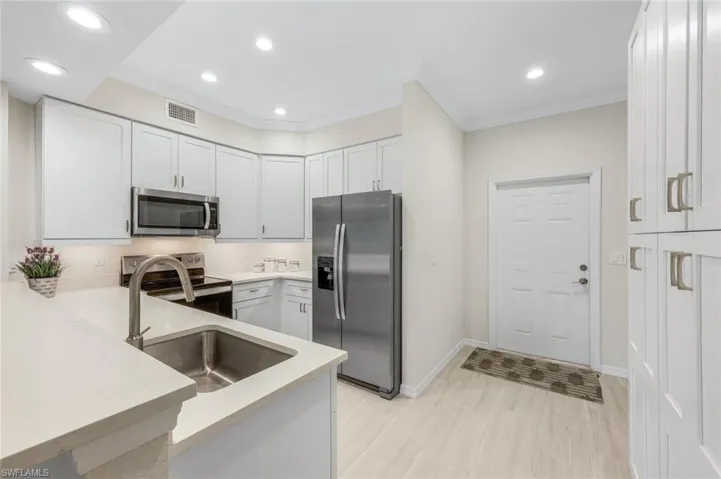 1137 Winding Pines Cir 106, Cape Coral, Florida 33909