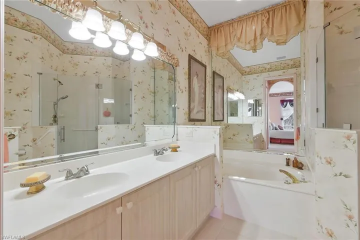 5852  Northridge  DR, Naples, FL 34110
