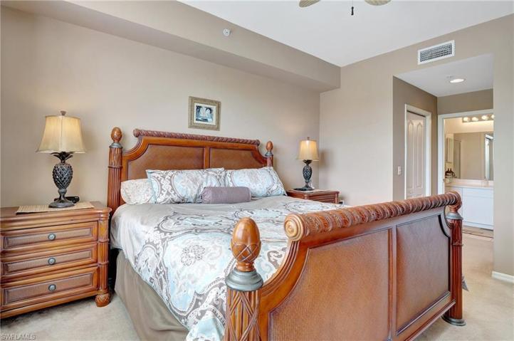 King size bed with head AND foot board