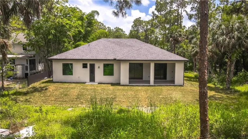 1061 20th Ave Ne, Naples, Florida 34120
