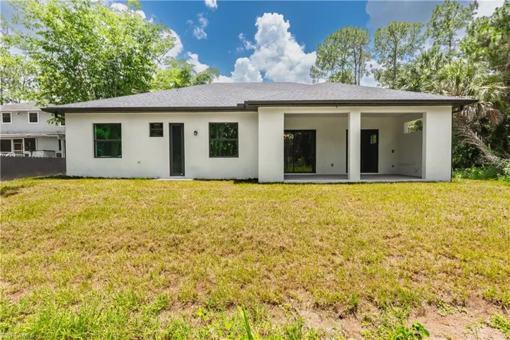 1061 20th Ave Ne, Naples, Florida 34120