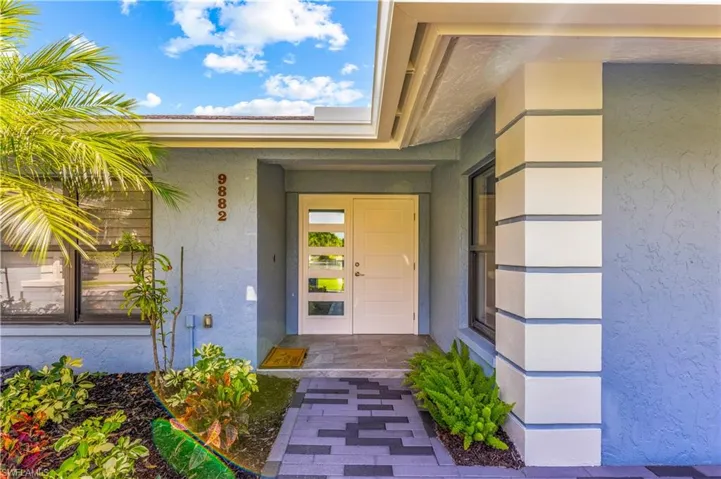 9882  Campbell  CIR, Naples, FL 34109