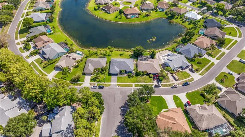 9882  Campbell  CIR, Naples, FL 34109