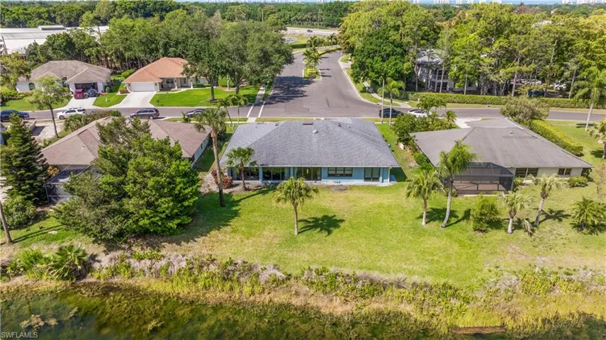 9882  Campbell  CIR, Naples, FL 34109