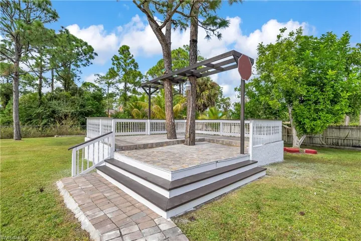 909 Williams Ave, Lehigh Acres, Florida 33972