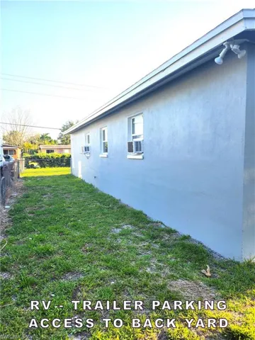 2981  Market  ST, Fort Myers, FL 33916