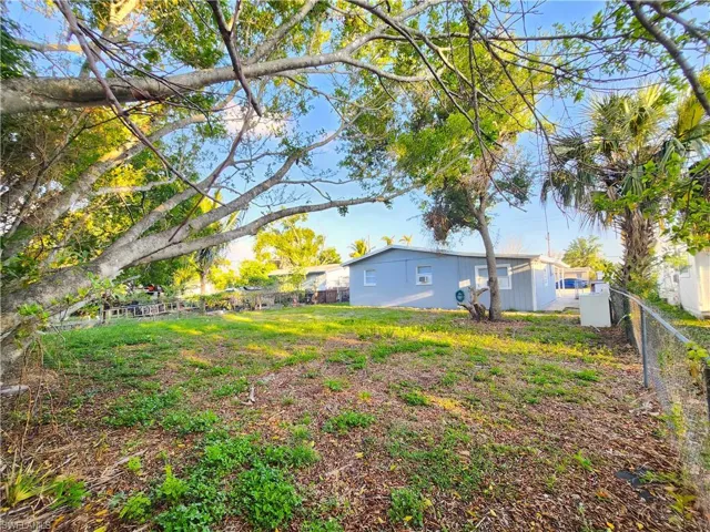 2981  Market  ST, Fort Myers, FL 33916