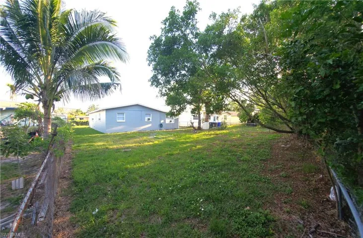 2981  Market  ST, Fort Myers, FL 33916
