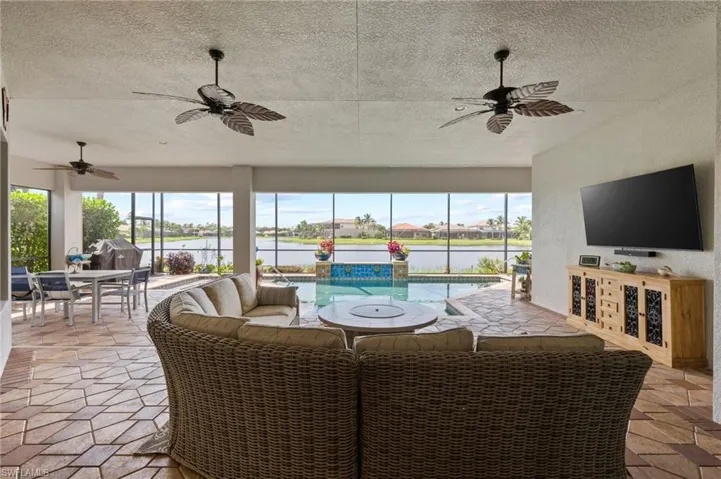 3215  Atlantic  CIR, Naples, FL 34119