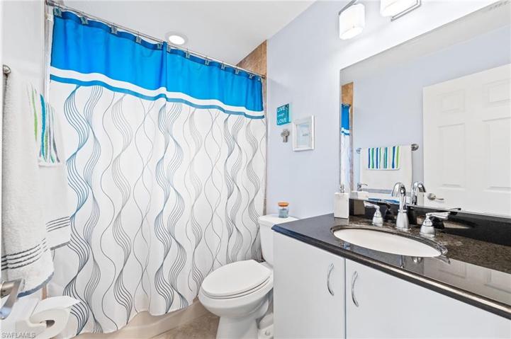Bathroom between bedrooms 3 and 4