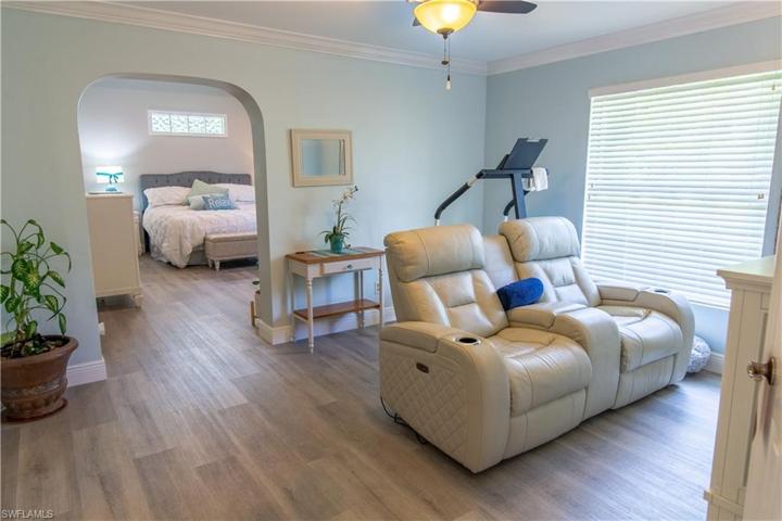 Owner's suite sitting room