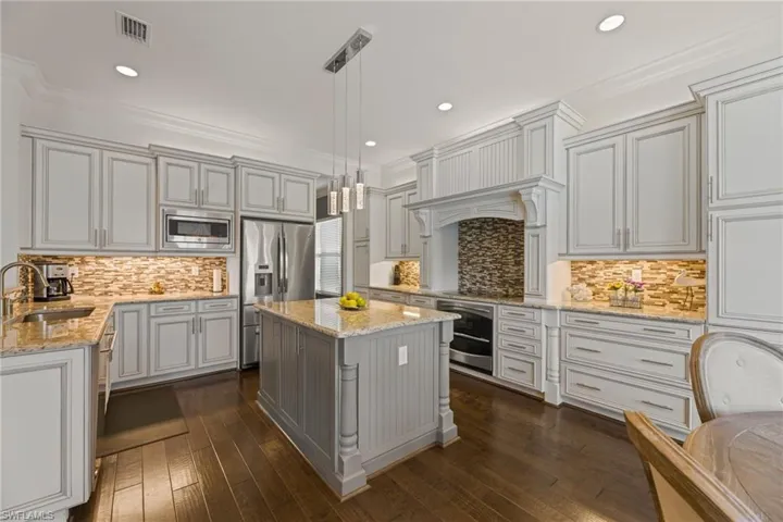 3288  Atlantic  CIR, Naples, FL 34119