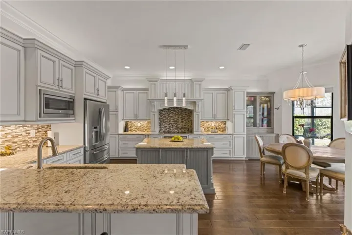 3288  Atlantic  CIR, Naples, FL 34119