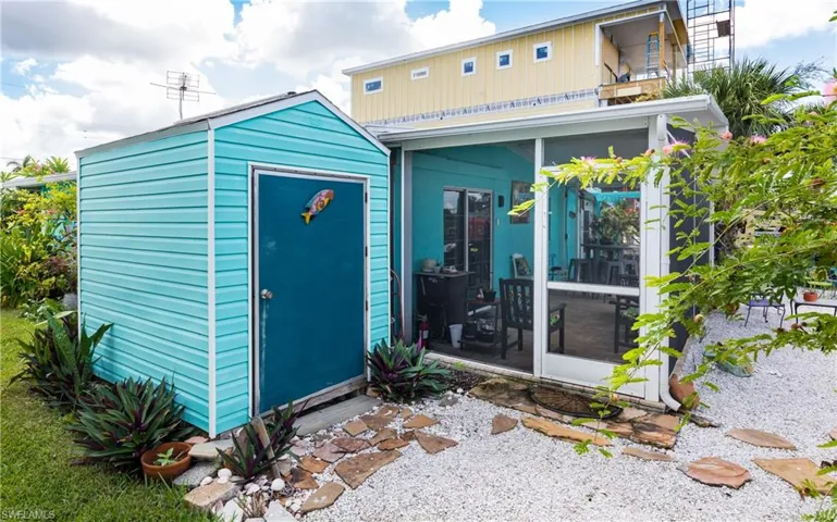 847 Oak St, Fort Myers Beach, Florida 33931