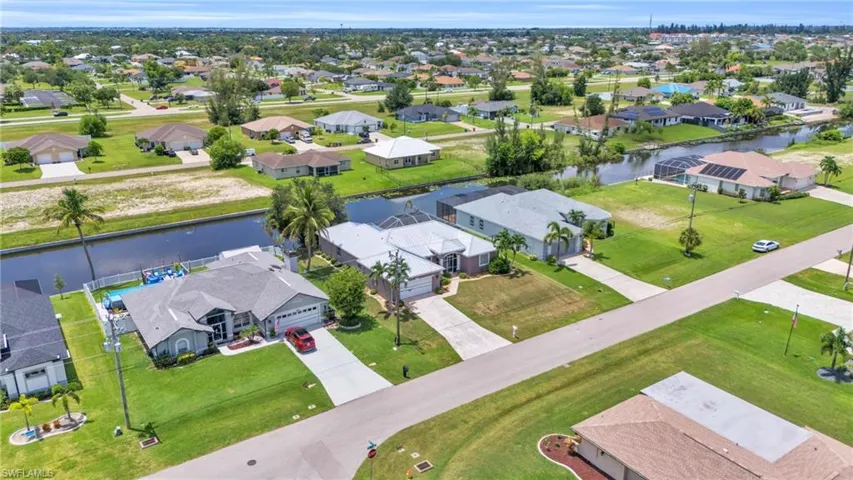 Birds eye view of property