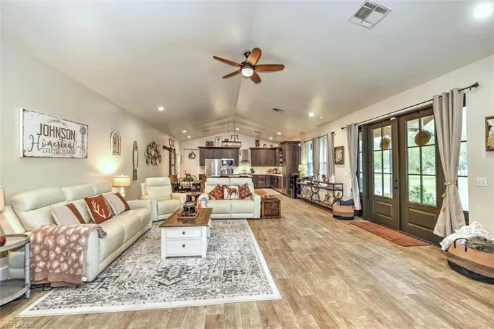 2010  Frontier  CIR, Labelle, FL 33935