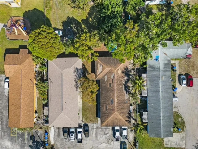Birds eye view of property