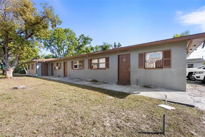 Ranch-style house featuring a front yard