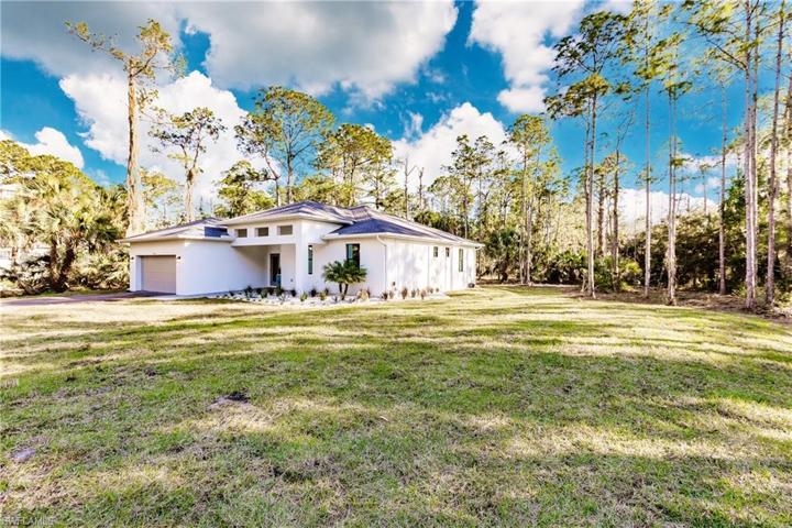 416  Shady Hollow E BLVD, Naples, FL 34120