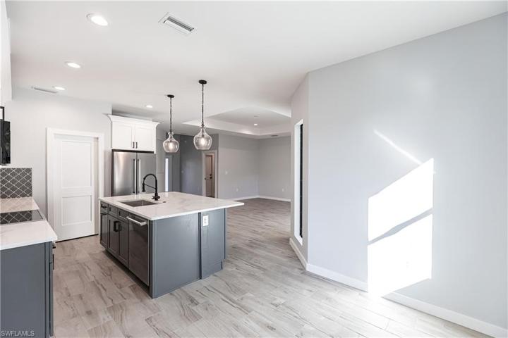 416  Shady Hollow E BLVD, Naples, FL 34120