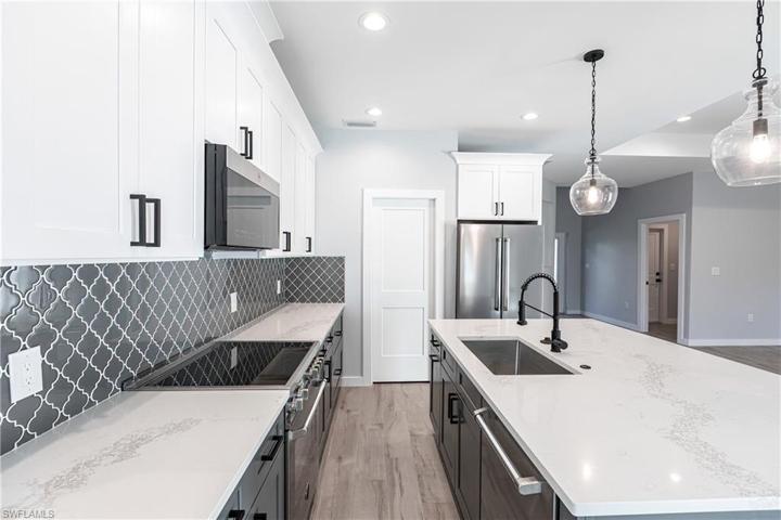 416  Shady Hollow E BLVD, Naples, FL 34120