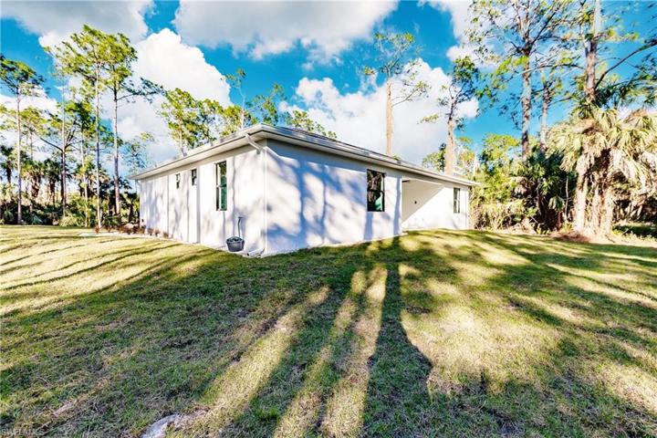 416  Shady Hollow E BLVD, Naples, FL 34120