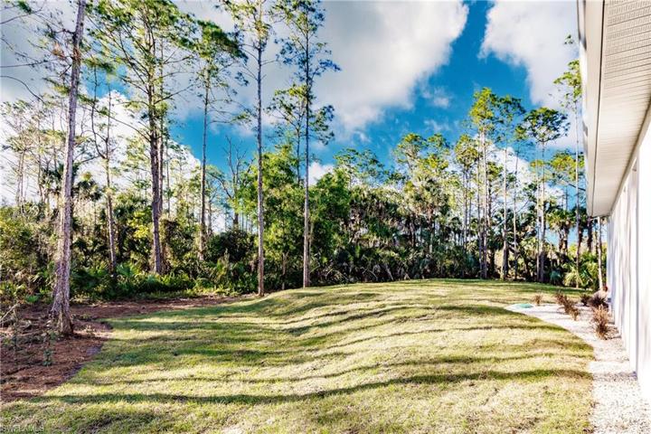 416  Shady Hollow E BLVD, Naples, FL 34120