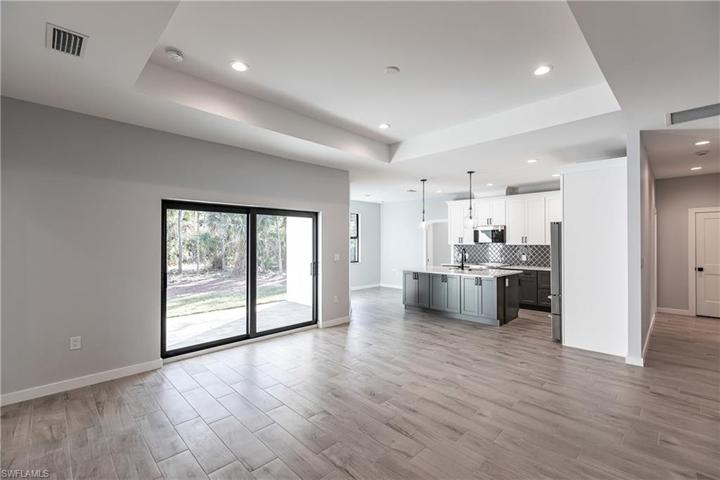 416  Shady Hollow E BLVD, Naples, FL 34120