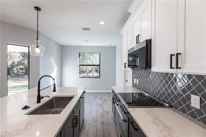 416  Shady Hollow E BLVD, Naples, FL 34120