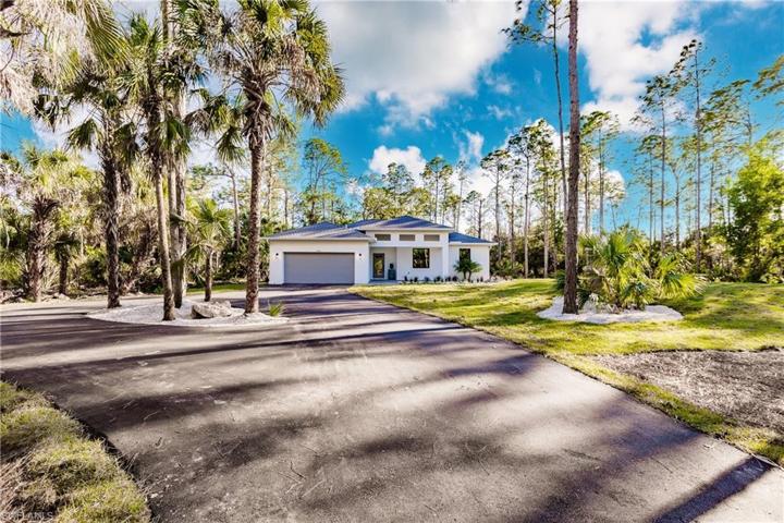 416  Shady Hollow E BLVD, Naples, FL 34120